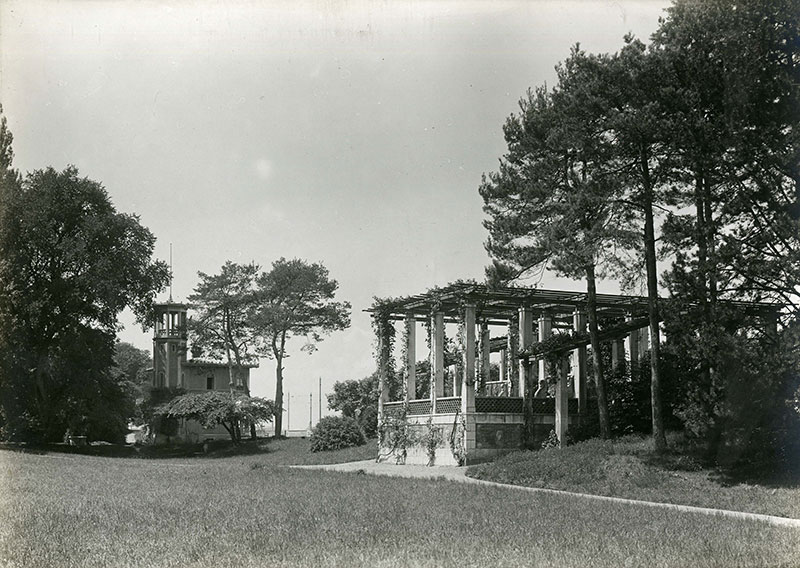 Genève au fil du temps: pergola au Parc de la Grange